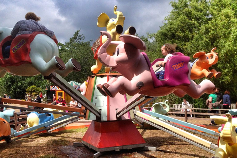 merri-go-round pettitts adventure park