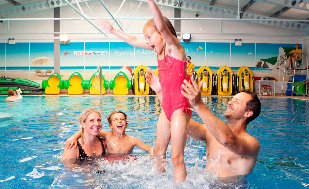 family playing in swimming pool parkdean resorts